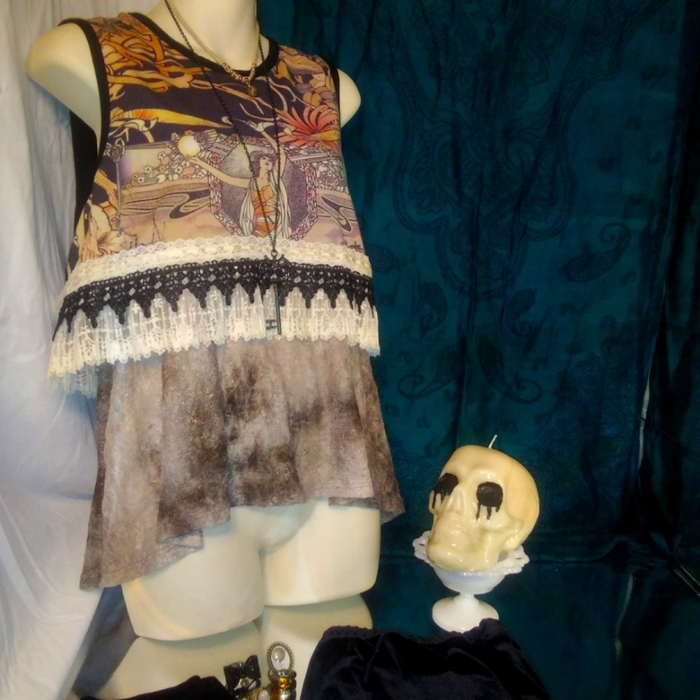 Woman clothed with the Sun Crop Top